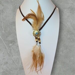 NWT Boho Conch Shell Feather Pendant Necklace – Rhinestone & Bead Detail
